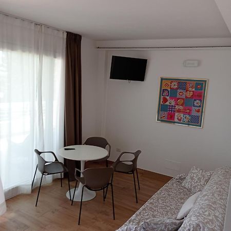 Hotel Flora Alba Adriatica Exterior photo
